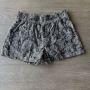 A New Day Linen Shorts | Black & Soft White/Beige | Patterned | Size Small